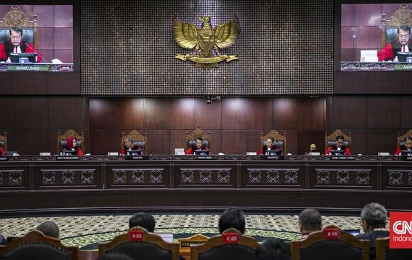 Advokat Layangkan Somasi ke 9 Hakim MK